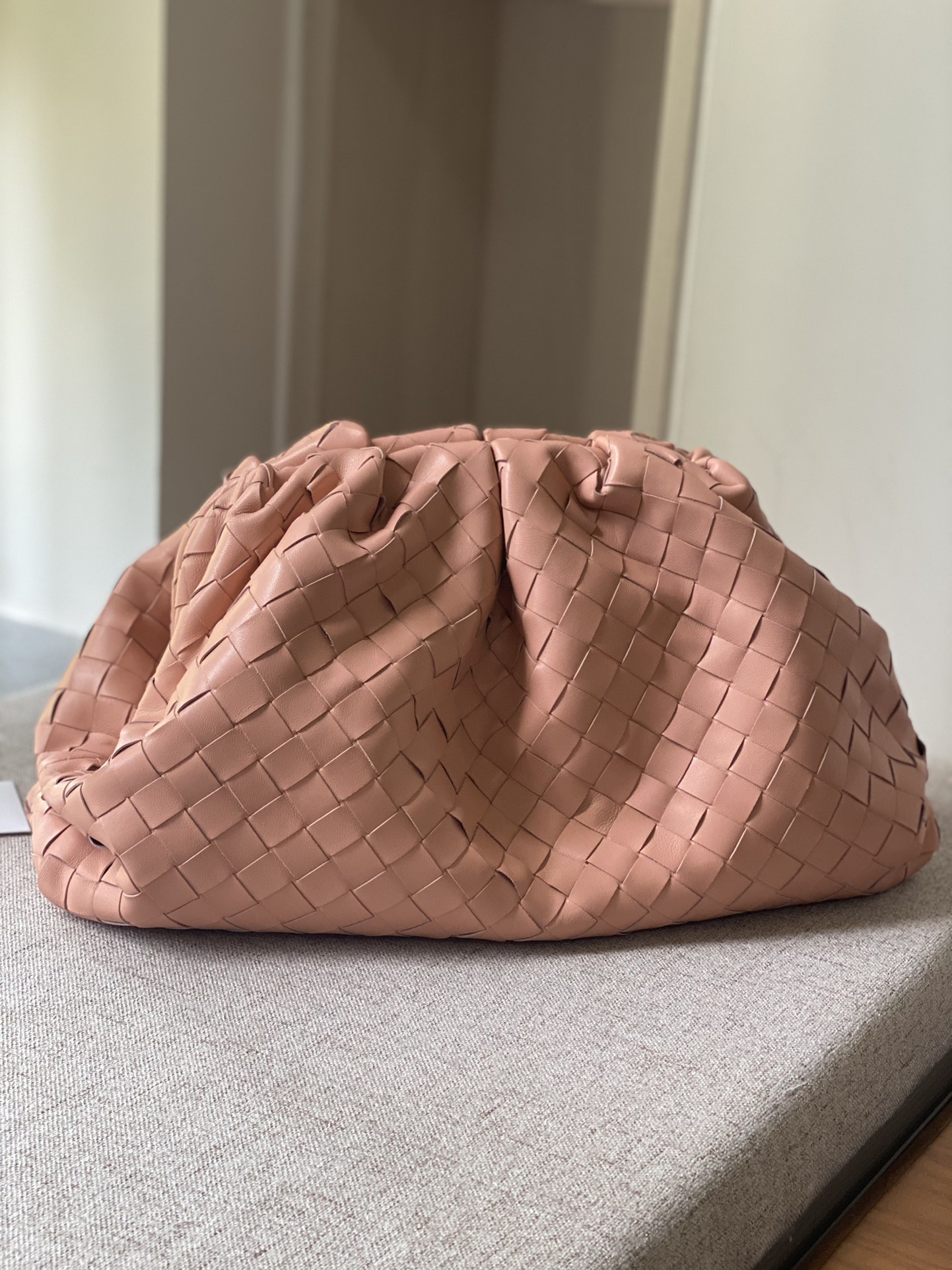 Big Pouch Intrecciato Leather Clutch Nude Pink